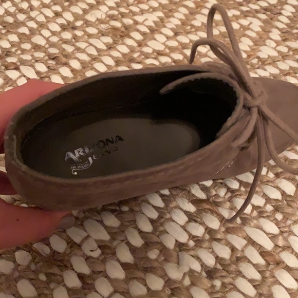 Light gray wedges by Arizona Jean co. - Picture 4 of 6